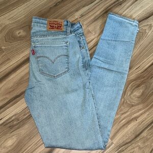 EUC 711 skinny Levi’s jeans